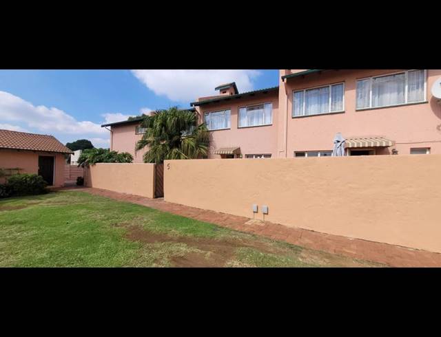 2 BEDROOM TOWNHOUSE FOR SALE IN RACEVIEW